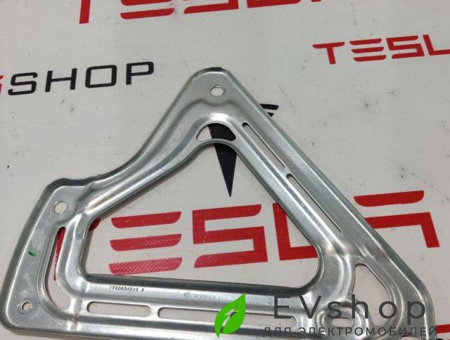 кронштейн (крепление) Rivian R1T 1 поколение 2022, PT00034522-E - фото №1