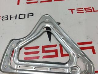 кронштейн (крепление) Rivian R1T 1 поколение 2022, PT00034522-E