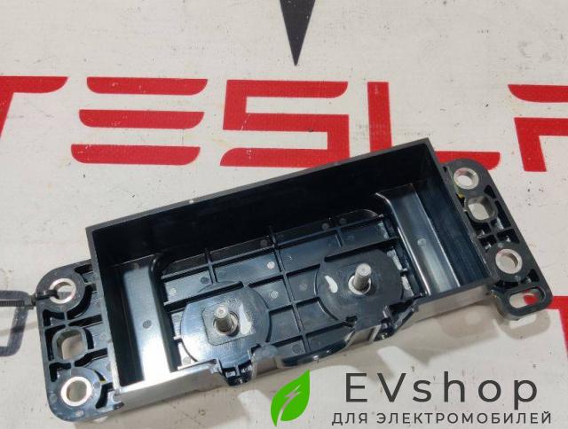 Крышка защитная Rivian R1T 1 поколение 2022 - фото №1