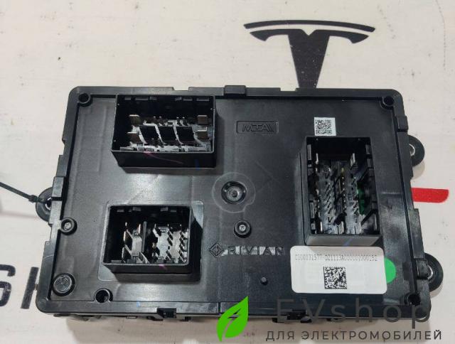 блок предохранителей Rivian R1T 1 поколение 2022, PT00031575, C100031577 - фото №1
