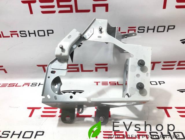 Кронштейн крепления порта зарядки Rivian R1T 1 поколение 2022, PT00041804, PT00041802, PT00041805 - фото №1