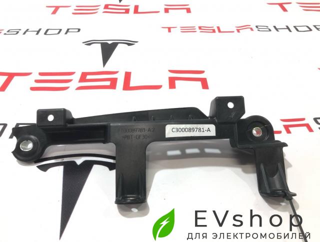 пластик Rivian R1T 1 поколение 2022, PT00089781-A.2, C300089781-A - фото №1