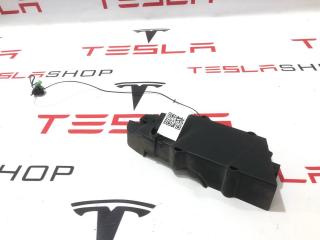 замок багажника Rivian R1T 1 поколение 2022, PT00013189-F