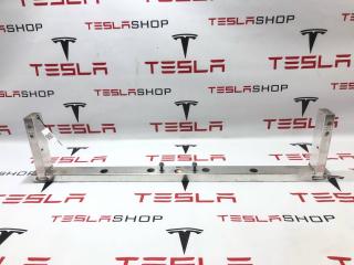 Кронштейн крепления защиты днища Rivian R1T 1 поколение 2022, PT00031470