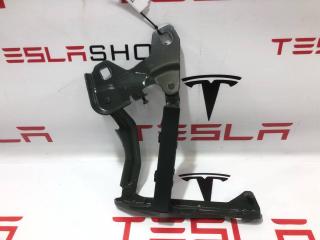 петля капота правая Rivian R1T 1 поколение 2022, PT00003557