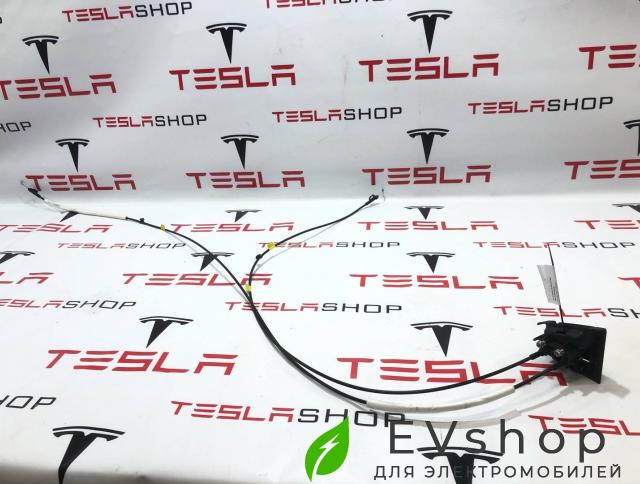 кнопка открытия багажника Rivian R1T 1 поколение 2022, PT00032732, PT00032730-B, PT00032731-B - фото №1