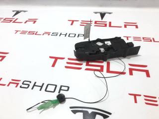 замок багажника Rivian R1T 1 поколение 2022, PT00013189-F