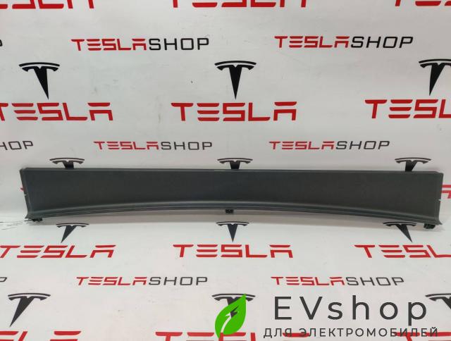 Накладка багажника внутренняя (пластик) Rivian R1T 1 поколение 2022, PT00000373, PT00030679 - фото №1