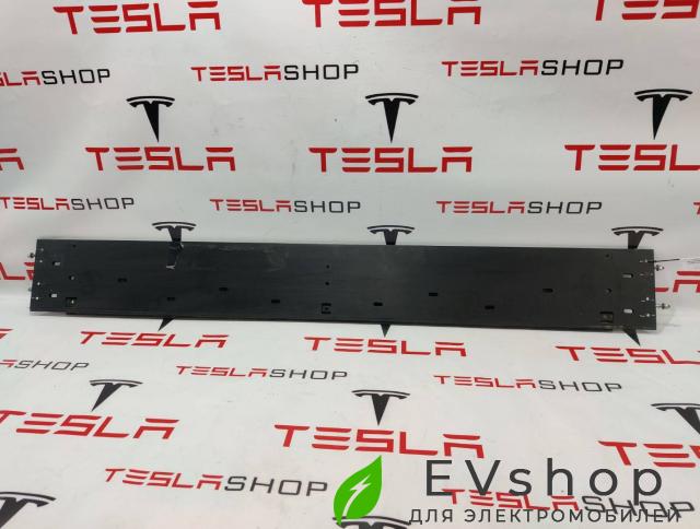 Накладка багажника внутренняя (пластик) Rivian R1T 1 поколение 2022, PT00000373, PT00030679 - фото №1