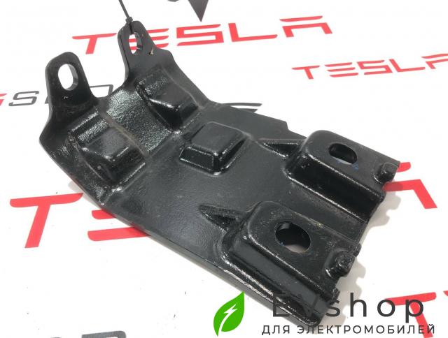 кронштейн (крепление) Rivian R1T 1 поколение 2022, PT00038363-D - фото №1