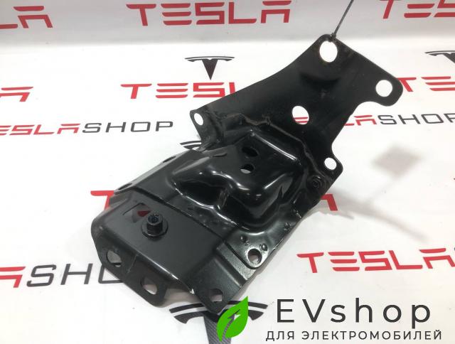 кронштейн (крепление) Rivian R1T 1 поколение 2022, PT00038363-D - фото №1