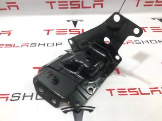 кронштейн (крепление) Rivian R1T 1 поколение 2022, PT00038363-D