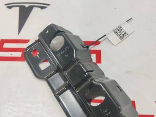 кронштейн (крепление) Rivian R1T 1 поколение 2022, 62996C