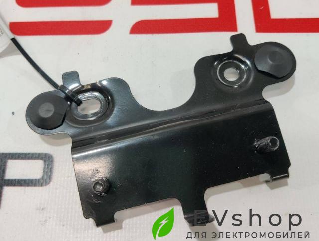 кронштейн (крепление) Rivian R1T 1 поколение 2022, C100030007 - фото №1