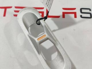 Петля (фиксатор) багажа Rivian R1T 1 поколение 2022, PT00000366-F