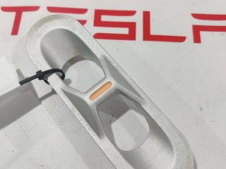 Петля (фиксатор) багажа Rivian R1T 1 поколение 2022, PT00000366-F