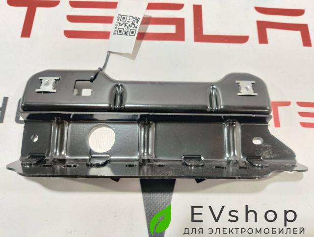 Кронштейн крепления потолка и панорамного стекла Rivian R1T 1 поколение 2022, PT00017957-H-001, 35523419, 62998D - фото №1