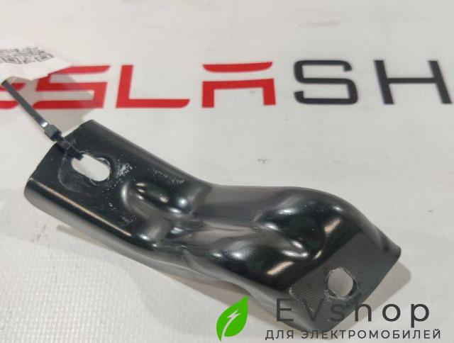 кронштейн (крепление) Rivian R1T 1 поколение 2022, PT00048289 - фото №1