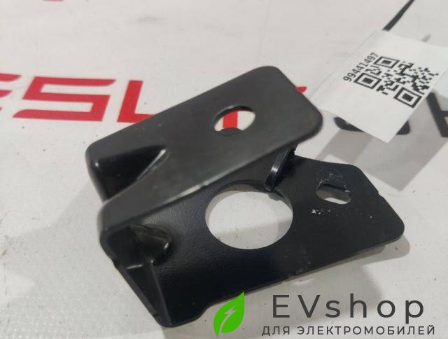 кронштейн (крепление) Rivian R1T 1 поколение 2022 - фото №1