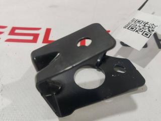 кронштейн (крепление) Rivian R1T 1 поколение 2022