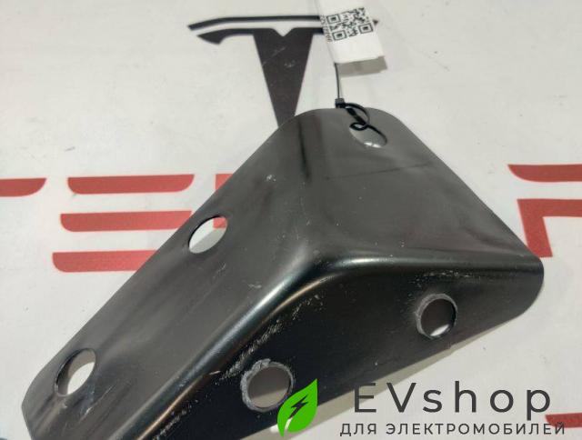 кронштейн (крепление) Rivian R1T 1 поколение 2022, PT00038362-D - фото №1