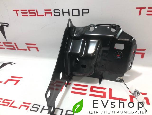 кронштейн (крепление) Rivian R1T 1 поколение 2022, PT00038362-D - фото №1