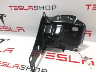 кронштейн (крепление) Rivian R1T 1 поколение 2022, PT00038362-D