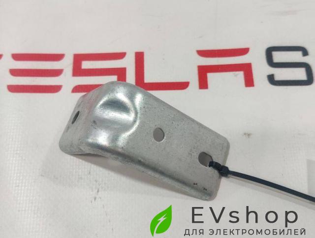 кронштейн (крепление) Rivian R1T 1 поколение 2022, PT00034530 - фото №1