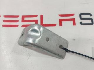 кронштейн (крепление) Rivian R1T 1 поколение 2022, PT00034530