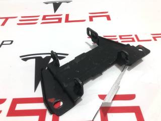 Кронштейн компрессора пневмо подвески Rivian R1T 1 поколение 2022, PT00055693-01, C200003024-K