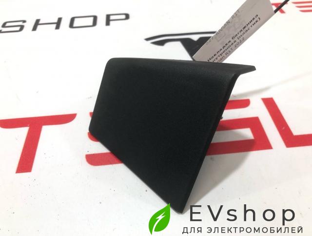 Накладка багажника внутренняя (пластик) Rivian R1T 1 поколение 2022, PT00041812D - фото №1