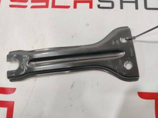 кронштейн (крепление) Rivian R1T 1 поколение 2022, PT00046442