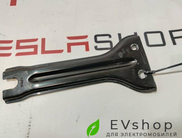 кронштейн (крепление) Rivian R1T 1 поколение 2022, PT00046442 - фото №1