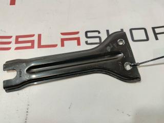 кронштейн (крепление) Rivian R1T 1 поколение 2022, PT00046442