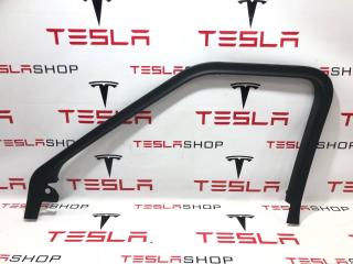 накладка двери внутренняя передняя правая Rivian R1T 1 поколение 2022, PT00001182