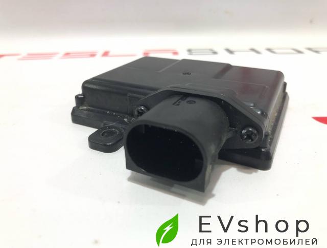 датчик мертвых (слепых) зон Rivian R1T 1 поколение 2022, PT00012245-E - фото №1