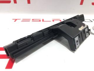 направляющая стеклоподъемника переднего Rivian R1T 1 поколение 2022, PT00042024, PT00042016, PT00015526