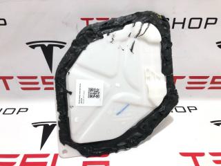 Накладка внутренняя двери Rivian R1T 1 поколение 2022, PT00049243-D