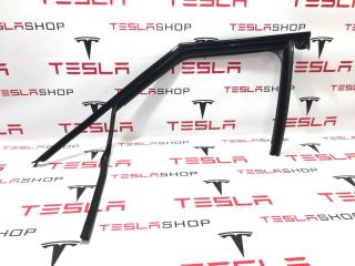 молдинг двери передней левой Rivian R1T 1 поколение 2022, PT00002209