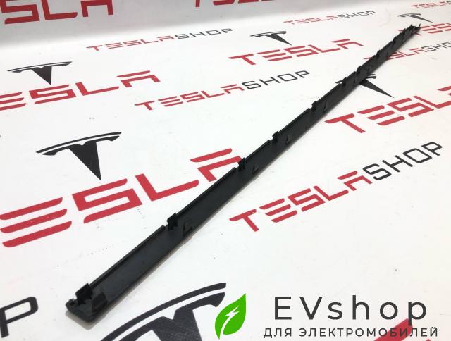 накладка двери внутренняя передняя левая Rivian R1T 1 поколение 2022, PT00041145B, PT00015994 - фото №1