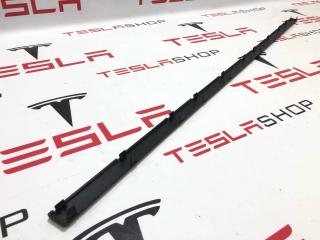 накладка двери внутренняя передняя левая Rivian R1T 1 поколение 2022, PT00041145B, PT00015994