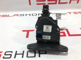 клапан системы охлаждения Rivian R1T 1 поколение 2022, PT00017706D