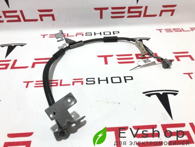 шланг тормозной Rivian R1T 1 поколение 2022, PT00000708-K01 - фото №1