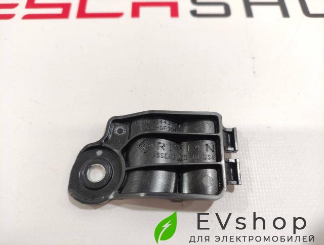 кронштейн (крепление) Rivian R1T 1 поколение 2022, PT00061443-B - фото №1