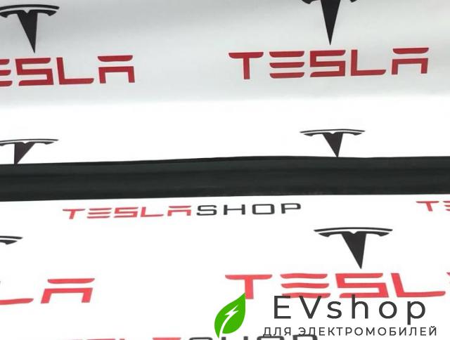 Уплотнитель порога Rivian R1T 1 поколение 2022, PT00002356, PT00002361 - фото №1