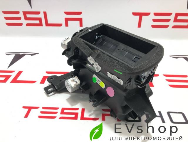 Воздуховод центральной панели (пассажирский) Rivian R1T 1 поколение 2022, PT00014146, 2652279B-6A, PT00013548 - фото №1