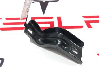 кронштейн (крепление) Rivian R1T 1 поколение 2022, PT00048289