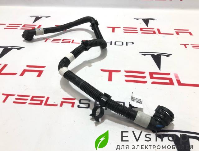 Патрубок системы охлаждения (RIVIAN R1T) Rivian R1T 1 поколение 2022, PT00061742 - фото №1