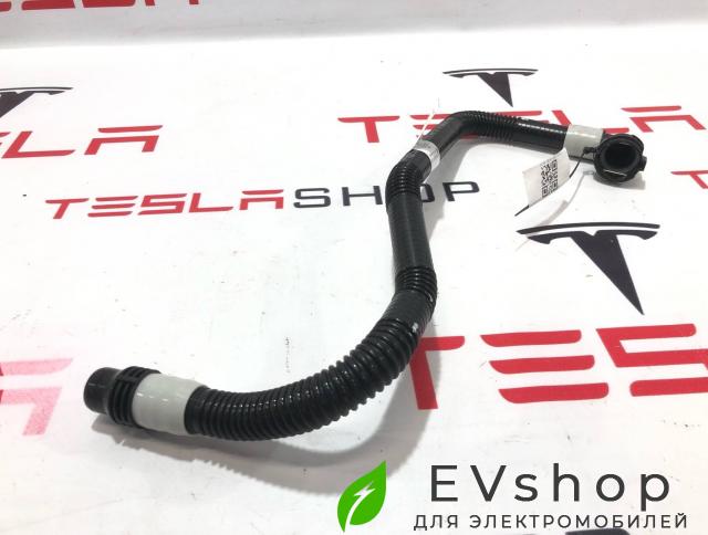 Патрубок системы охлаждения (RIVIAN R1T) Rivian R1T 1 поколение 2022, PT00061742-B, C100061742-B - фото №1