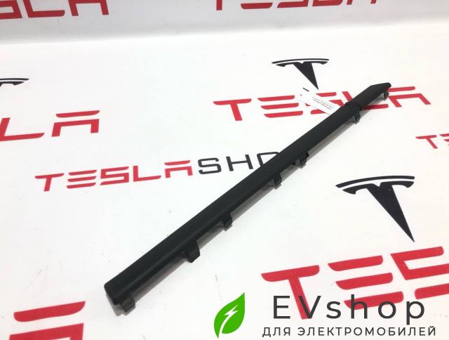 накладка двери внутренняя задняя левая Rivian R1T 1 поколение 2022, PT00041147B - фото №1